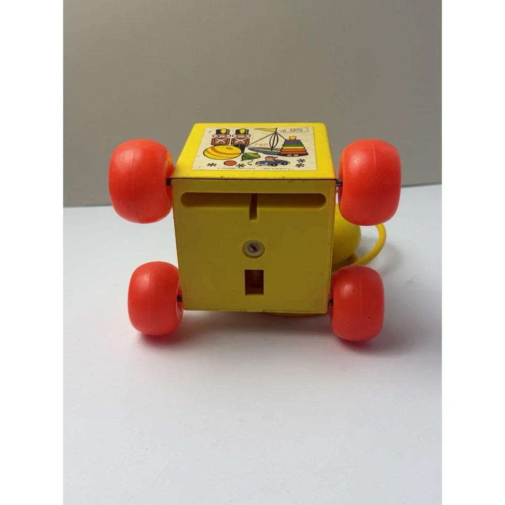1970 Fisher Price Peek-a-Boo Block Squeeze Bulb Baby Pull Toy 760